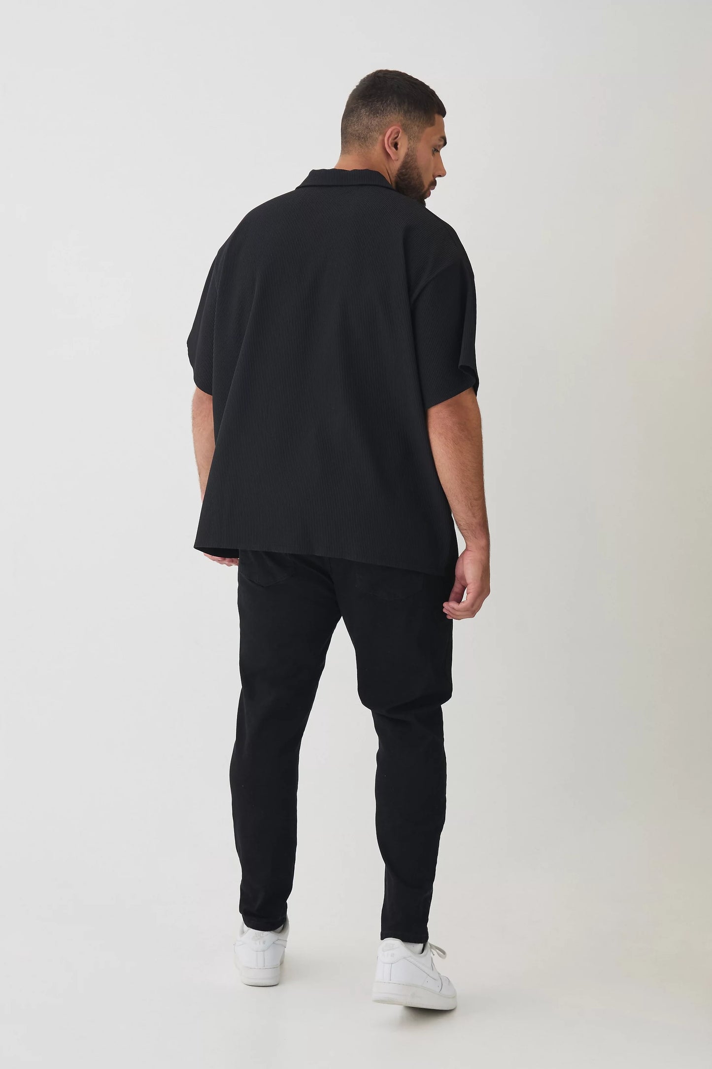 BLACK STRETCH NARROW FIT JEANS