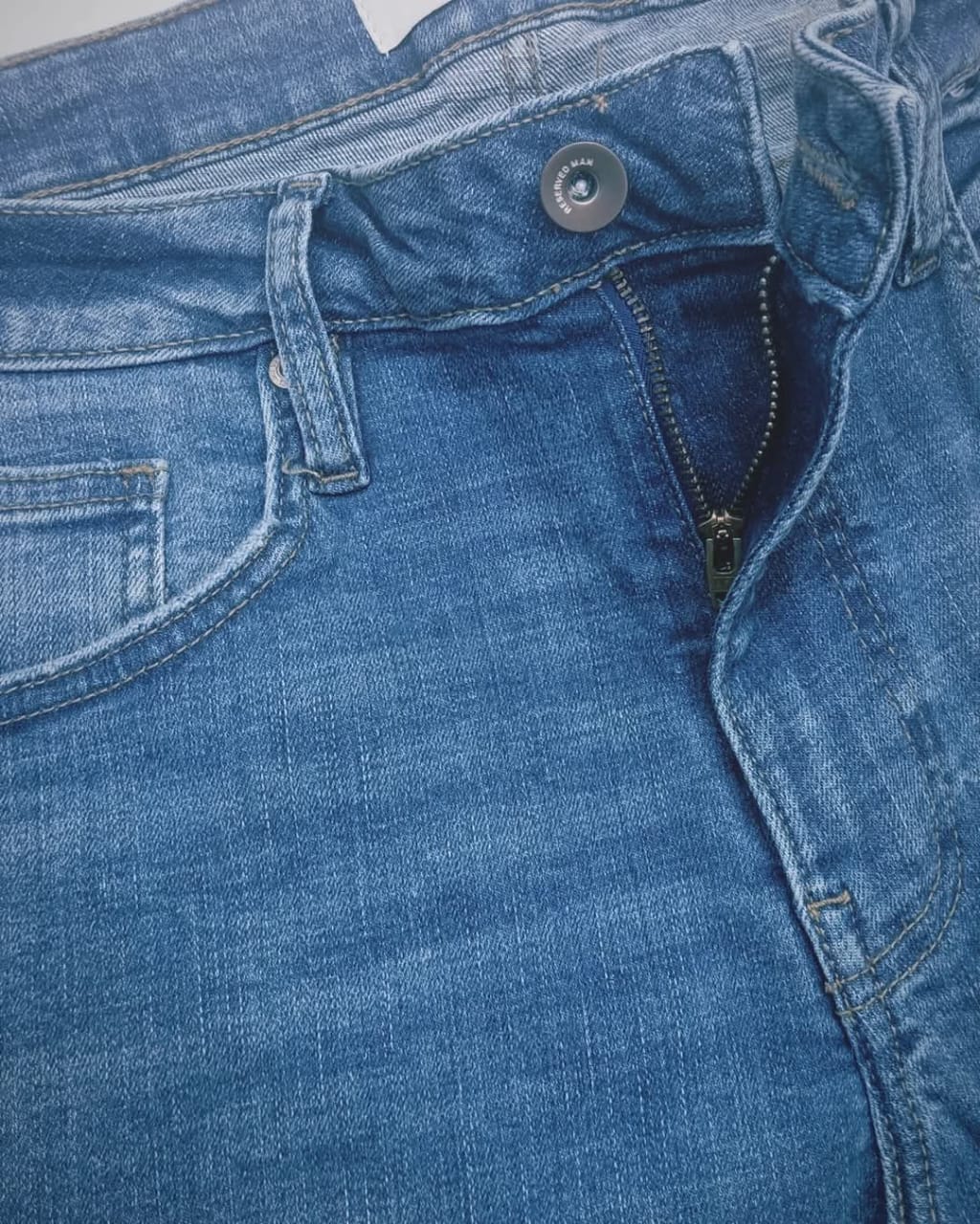 LIGHT BLUE NARROW FIT JEANS - MENS