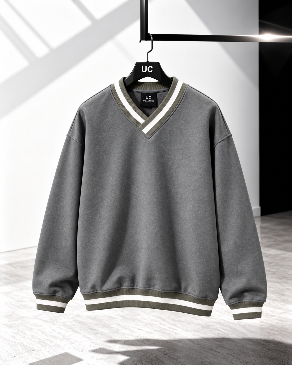 THE CAPTAIN VARSITY // V-NECK