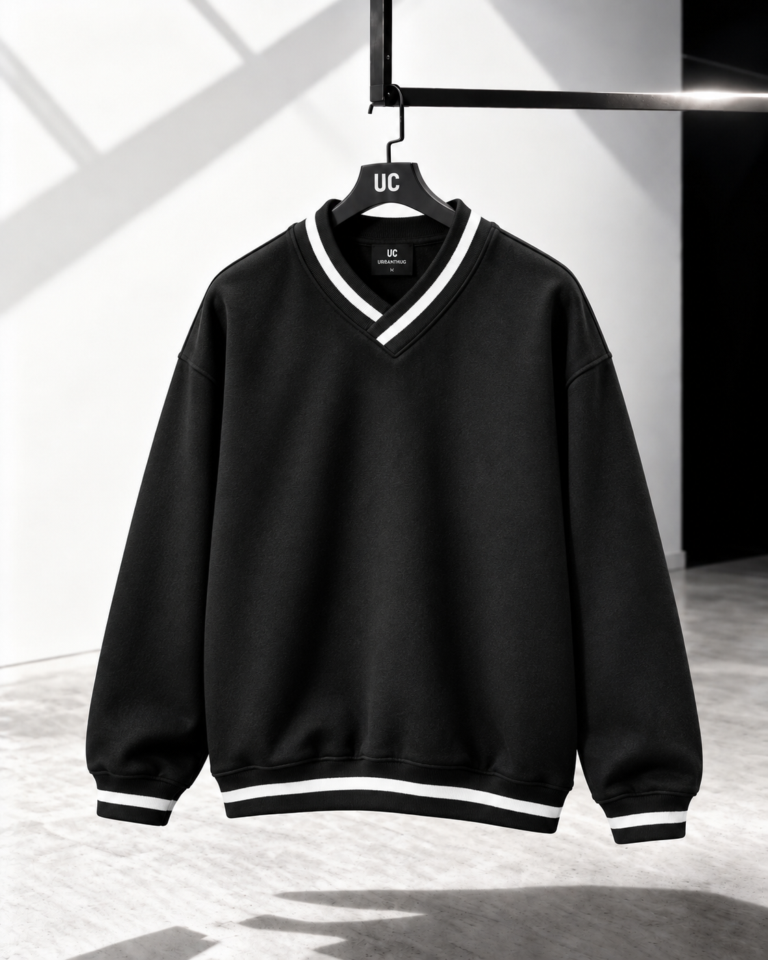 THE CAPTAIN VARSITY // V-NECK
