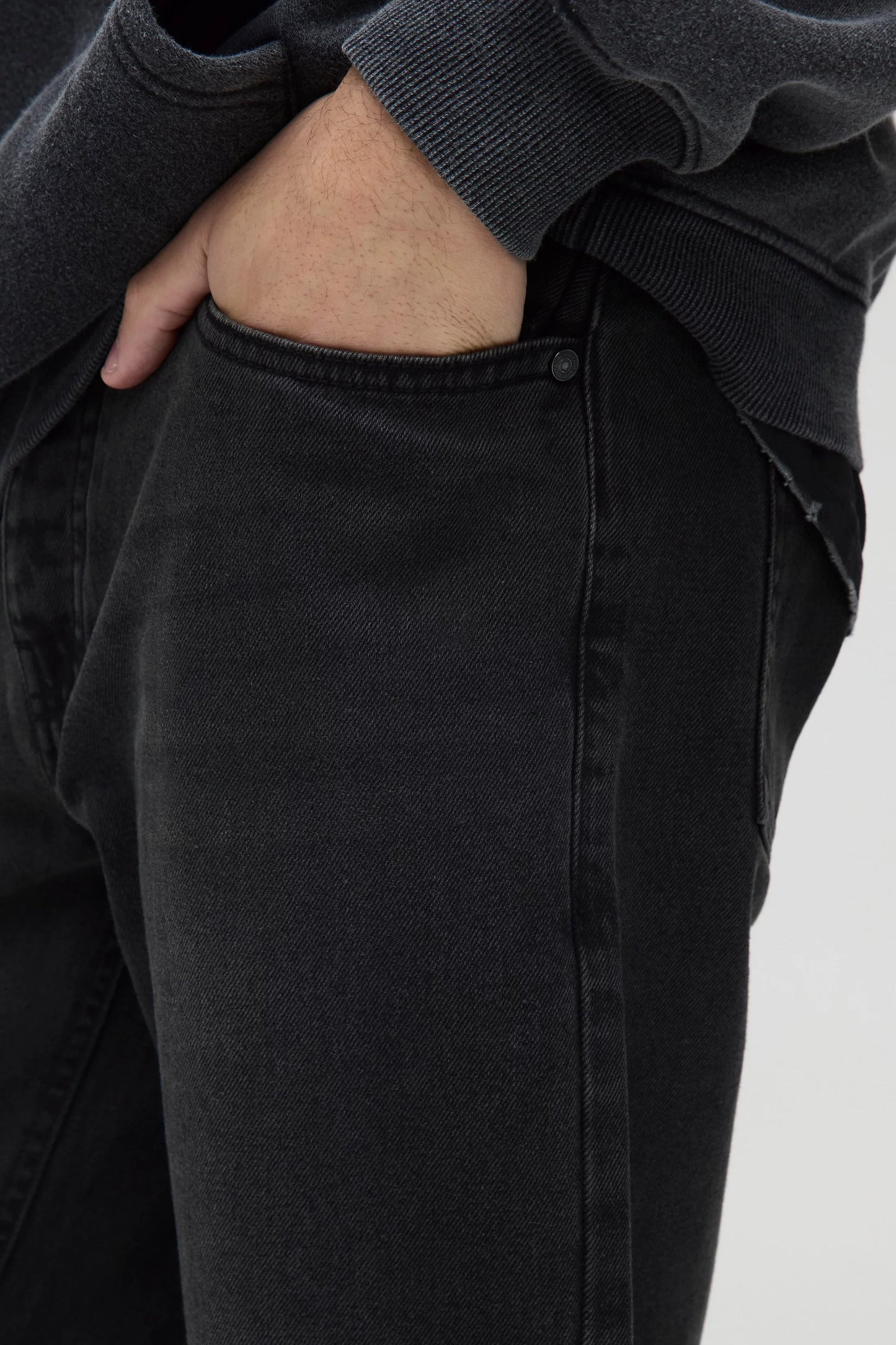 CHARCOAL NARROW FIT JEANS