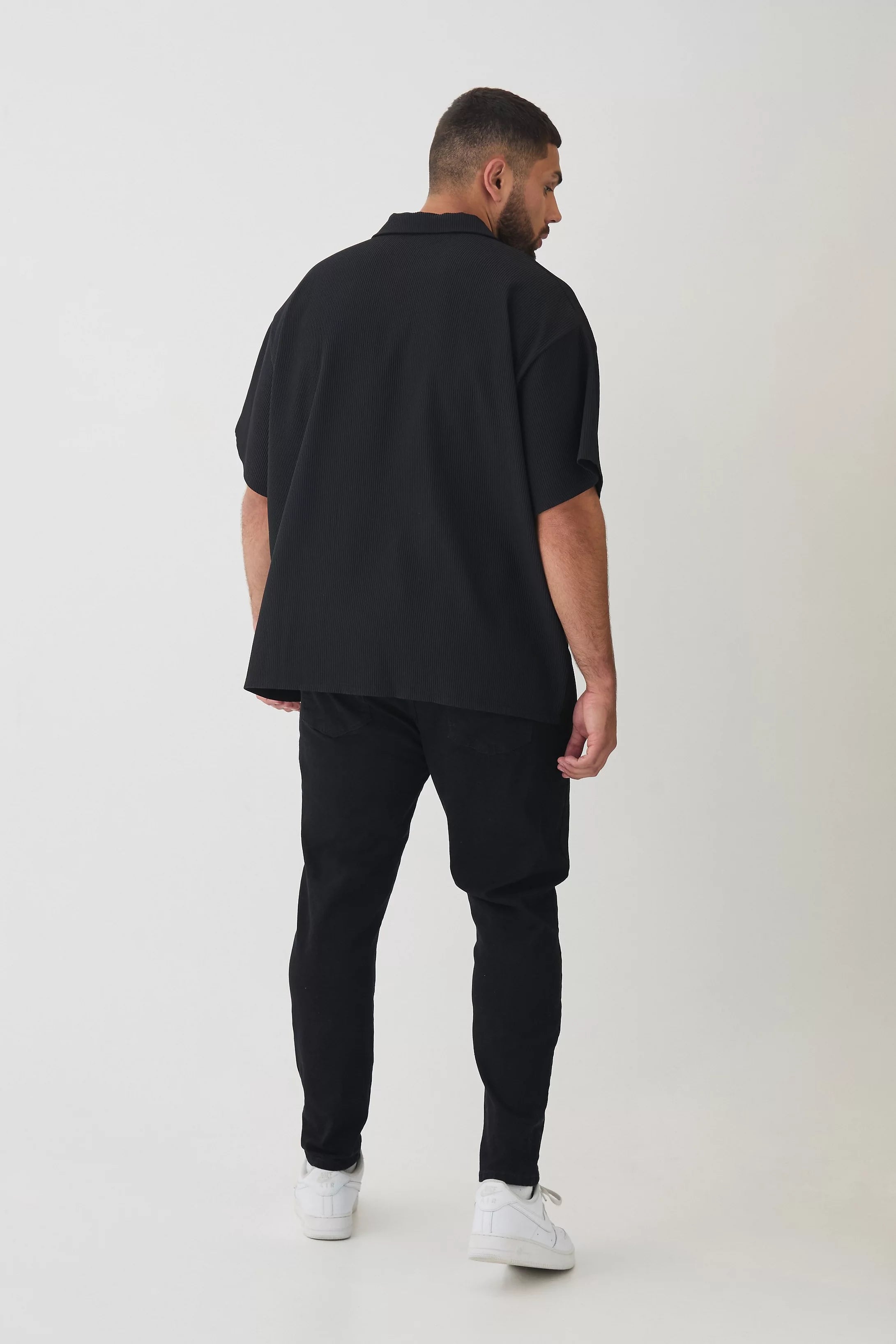 BLACK STRETCH NARROW FIT JEANS