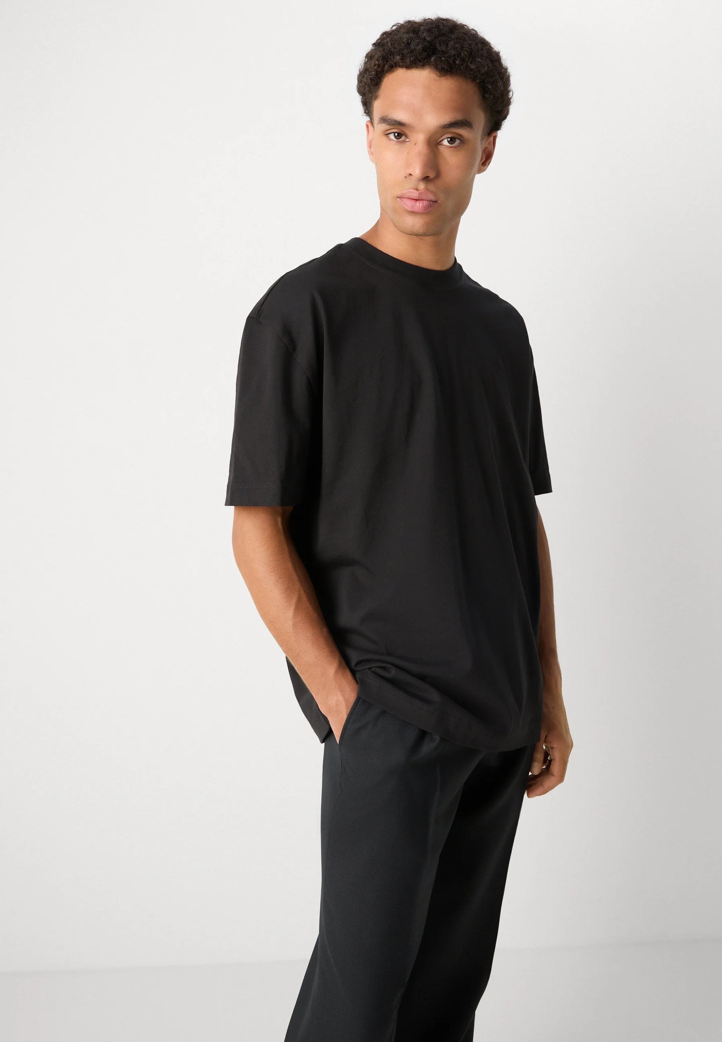 Unisex Oversized T-Shirt and Pantalon Suit